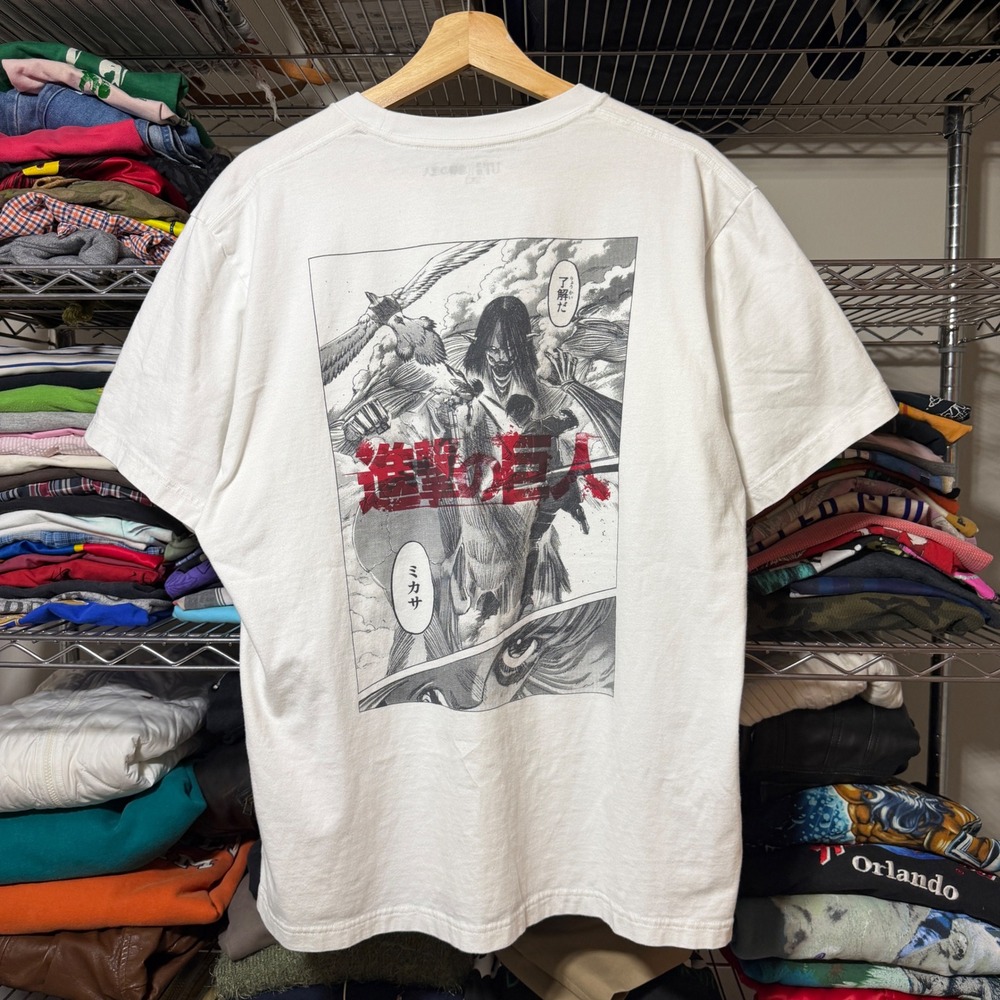 Uniqlo T Shirt Mens XL White Attack On Titan Manga Graphic Pocket Tee UT Anime